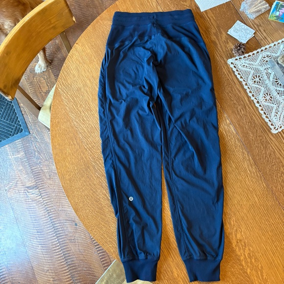 Navy lululemon dance studio joggers size 2 - Picture 3 of 4